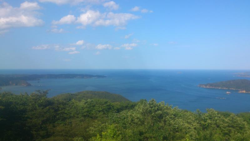 コバルトブルーの海を望む