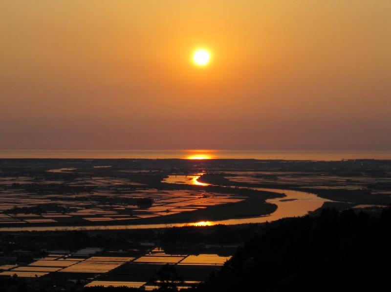 「眺海の森」から庄内平野を望む