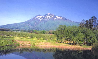 春の岩木山（青森県）