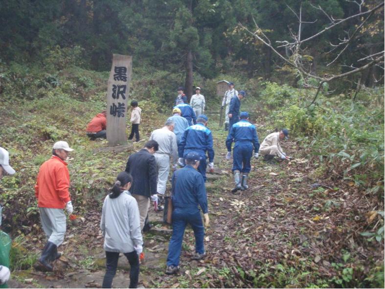 黒沢峠敷石道の森