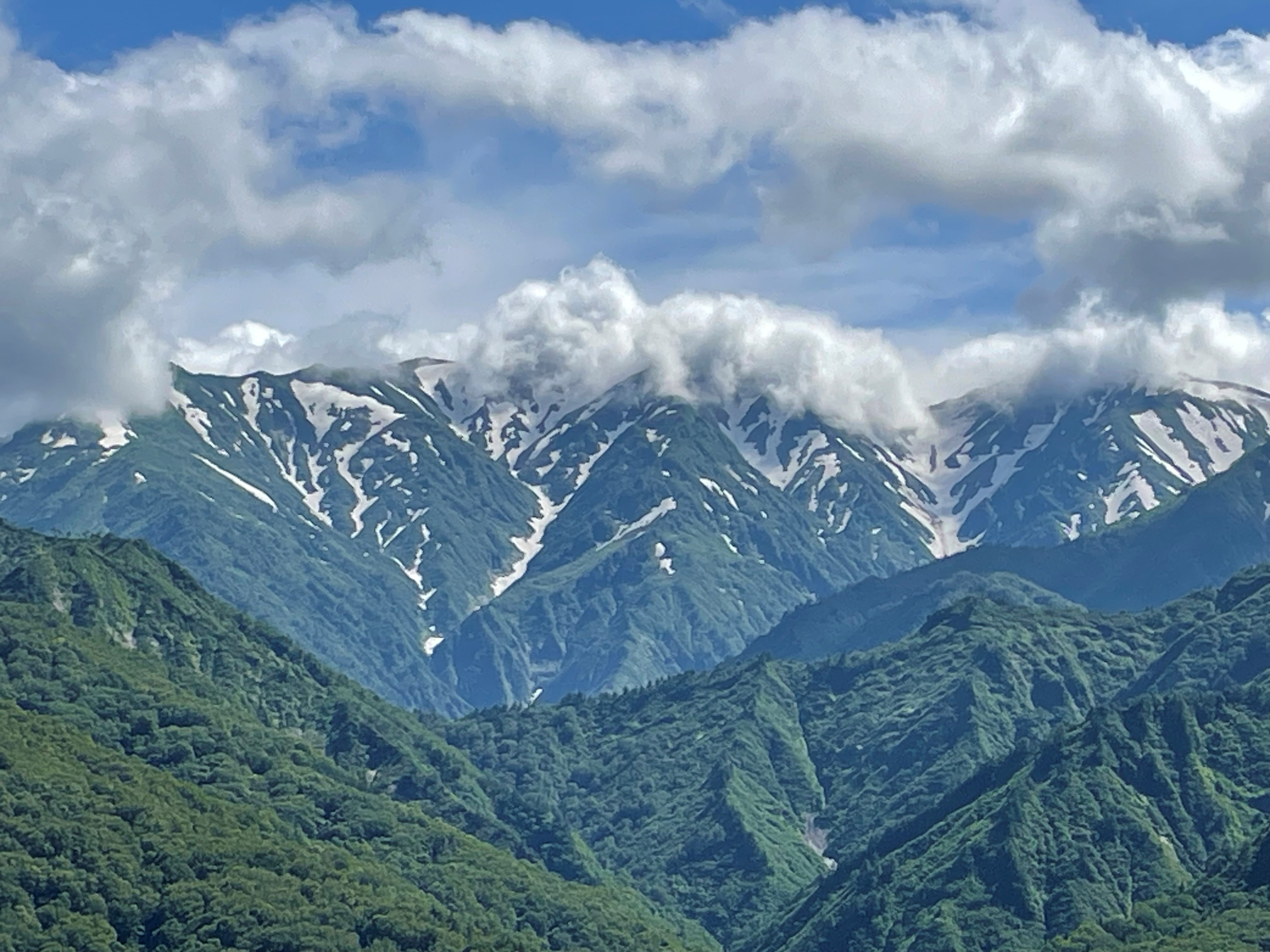 早春の飯豊連峰