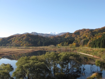 叶水大橋から飯豊山