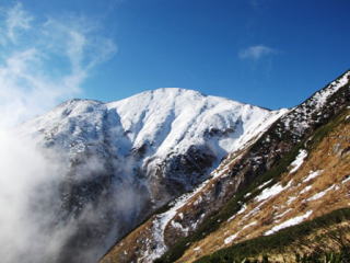 銀玉水付近から大朝日岳