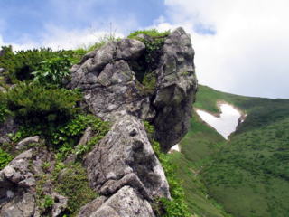 御秘所の岩場