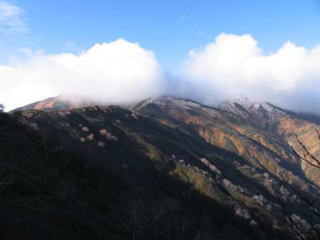 小朝日岳の巻道から大朝日岳方向