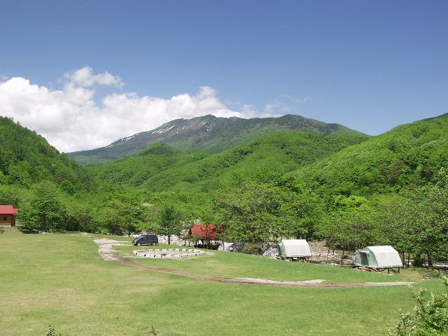 宮古市川井タイマクラキャンプ場から望む早池峰山