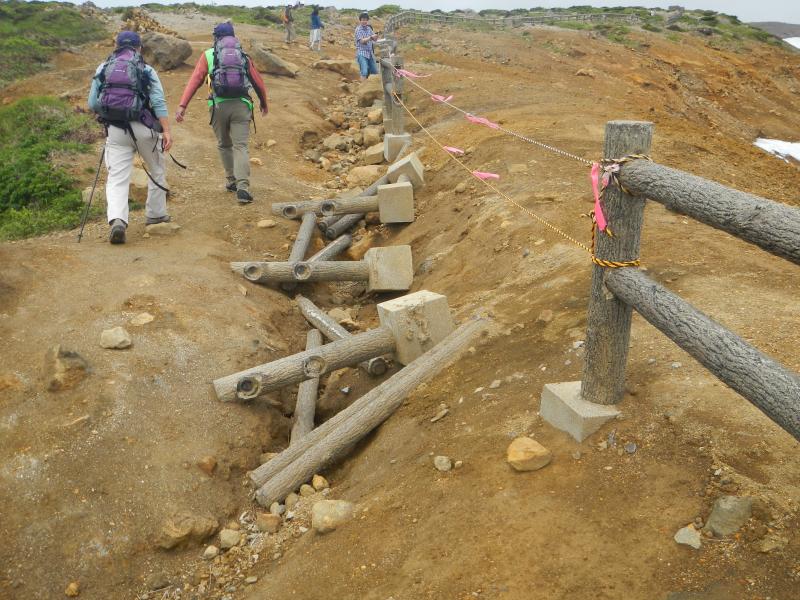 馬の背登山道