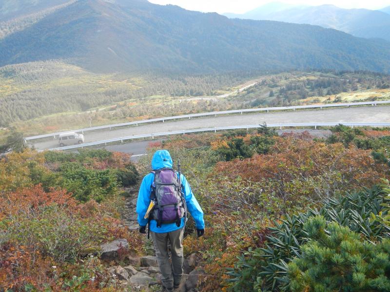 大黒天から刈田岳へ向かう登山道途中からハイラインに向って進みます。