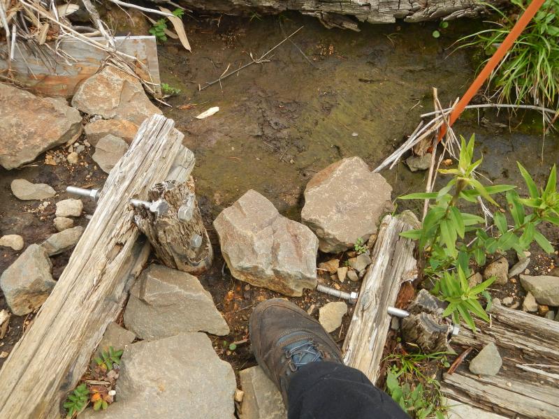  刈田岳登山道階段。足下注意