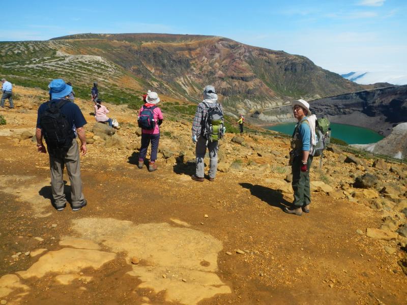 お釜付近からロバの耳登山道方面を望む