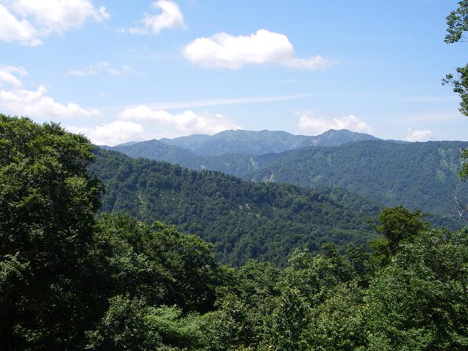 津軽峠からの白神山地（夏）